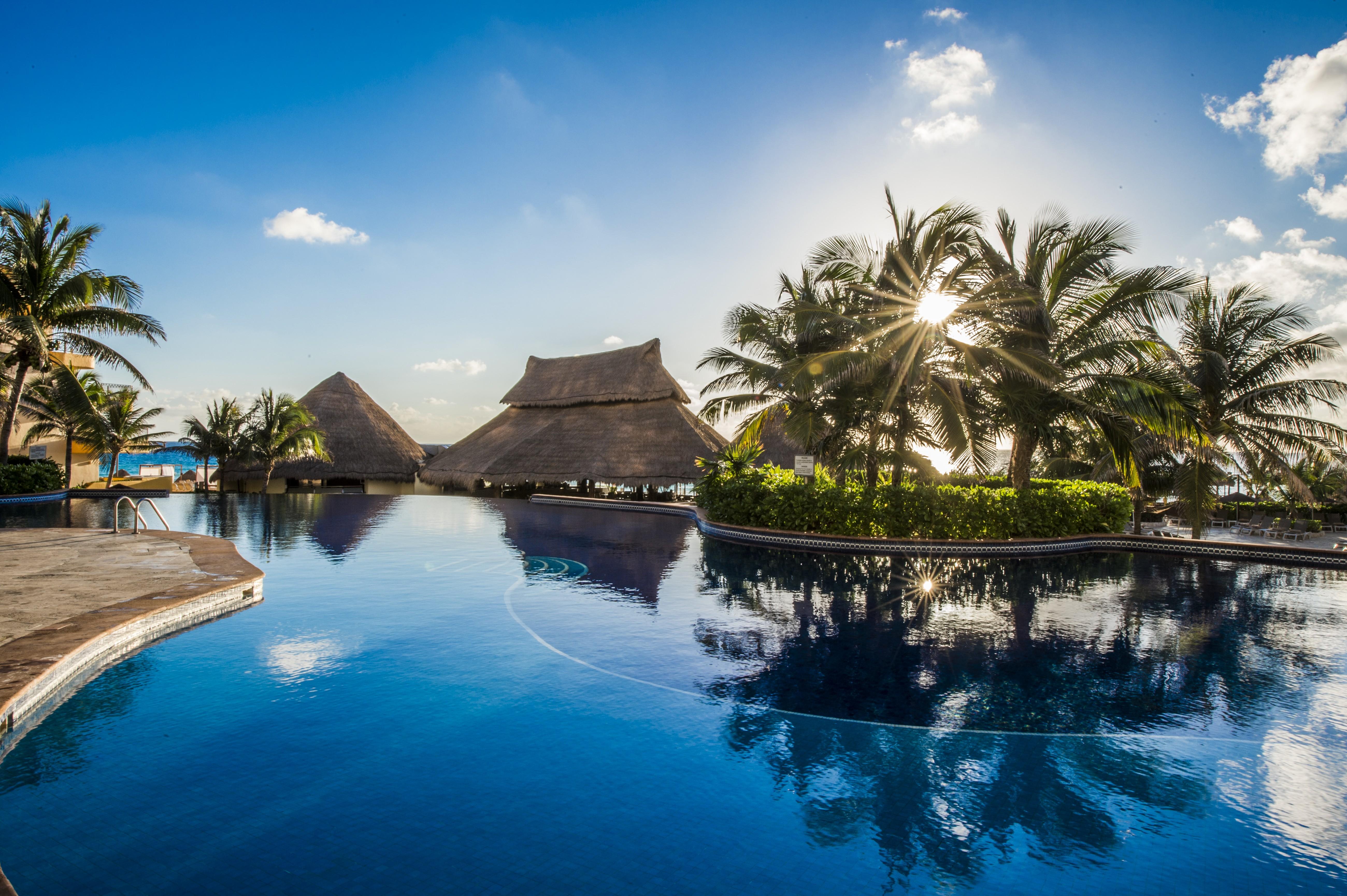 Fiesta Americana Condesa Cancun Dış mekan fotoğraf The resort's main pool