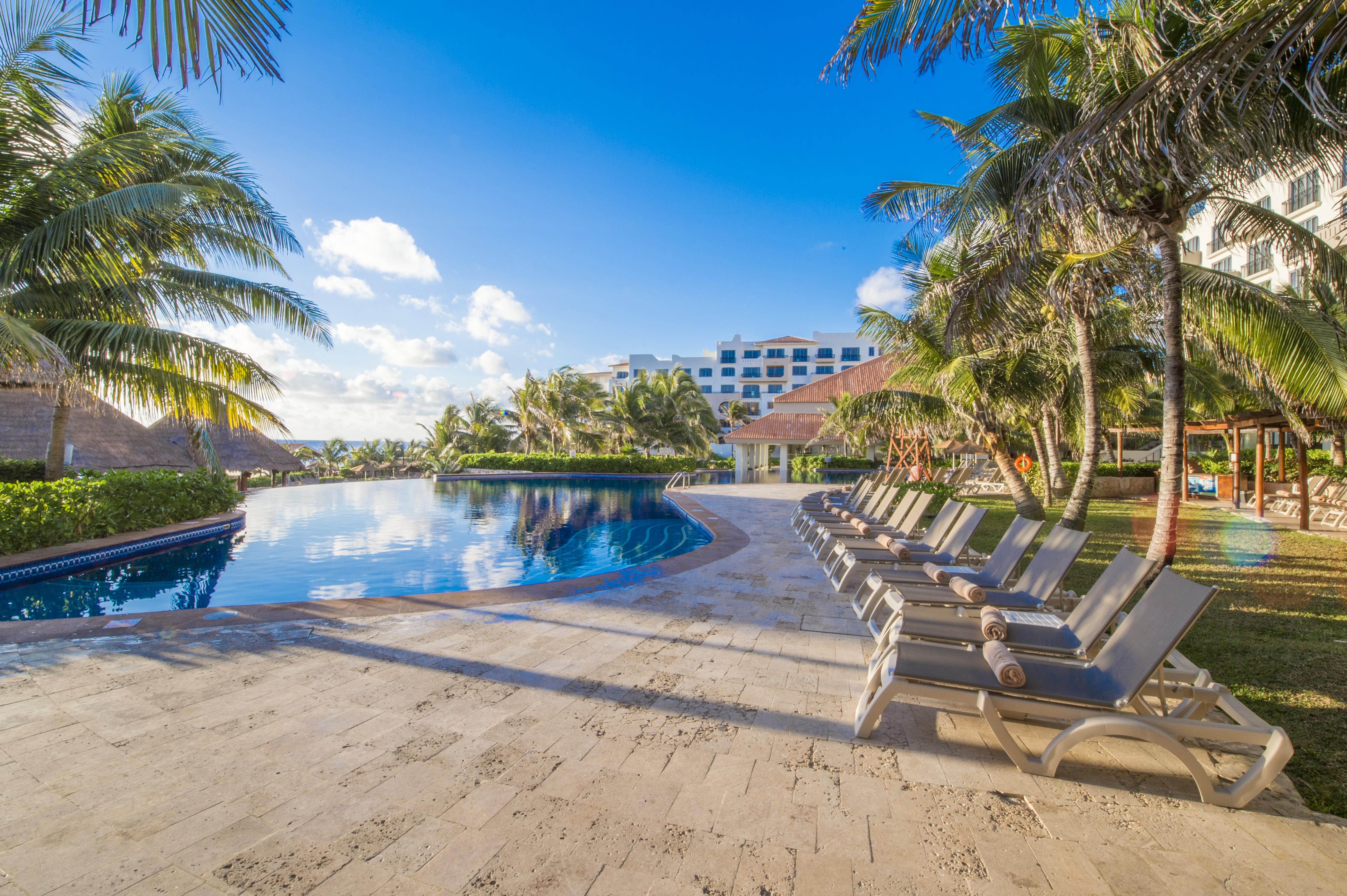 Fiesta Americana Condesa Cancun Dış mekan fotoğraf Pool at the Grand Palladium Hotel
