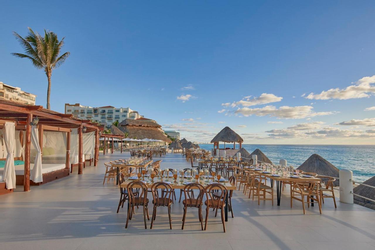 Fiesta Americana Condesa Cancun Dış mekan fotoğraf Beachfront dining at the Grand at Moon Palace