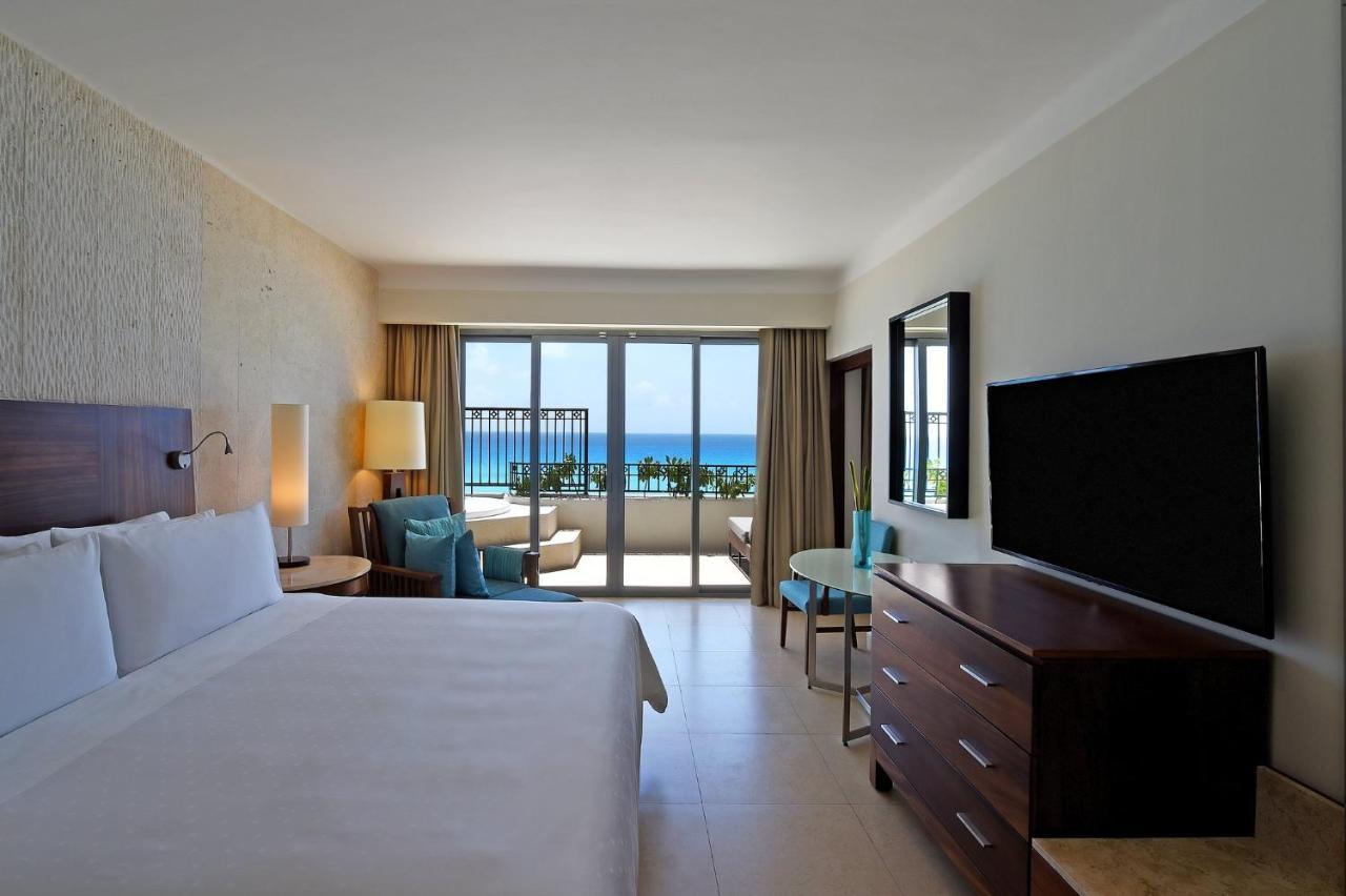 Fiesta Americana Condesa Cancun Dış mekan fotoğraf A guest room at the Hilton Cancun Resort