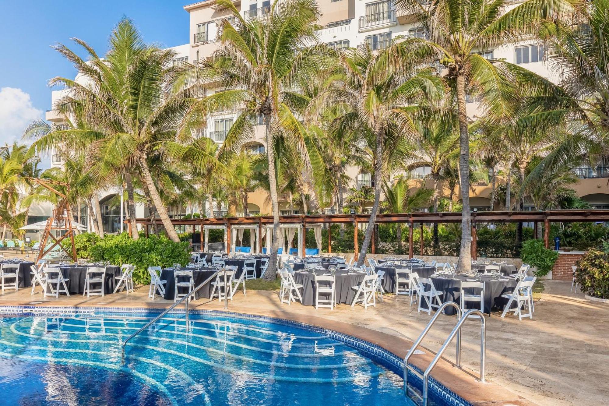 Fiesta Americana Condesa Cancun Dış mekan fotoğraf Pool at the hotel